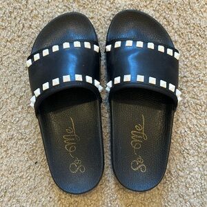 So Me studded slides